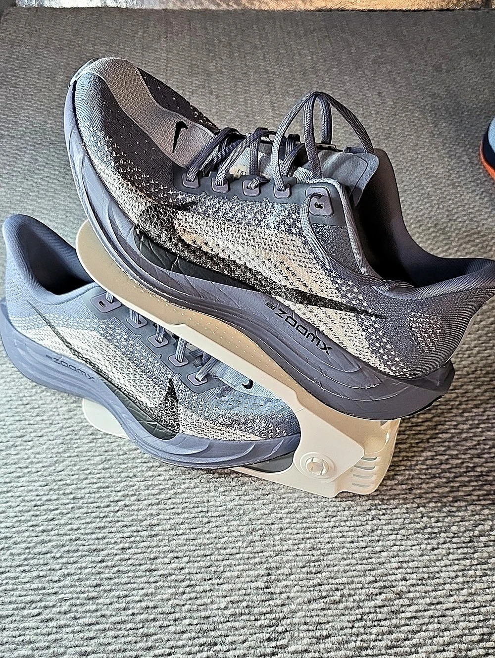 Nike Invincible 3 Athletic Shoes US 9.5 Gray & Black